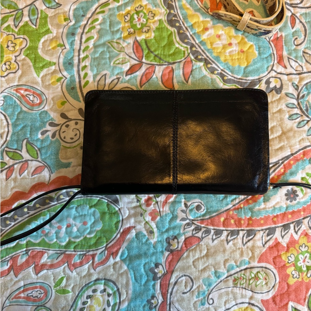 HOBO evolve wristlet black